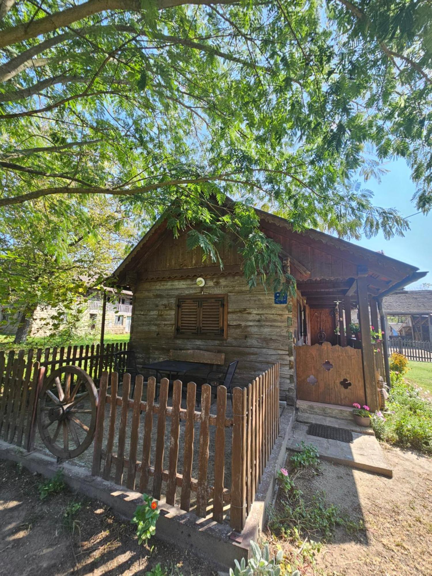 Apartments Kuvarna Cigoc Exterior photo